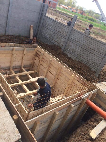 Construim garduri din beton armat cu zidarie de caramida sau bca